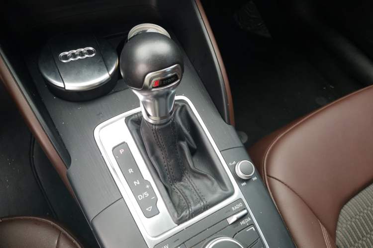 Used Audi A3 2014 Limousine 40 TFSI S line Comfort Model Gear Lever