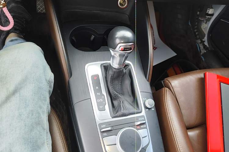 Used Audi A3 2014 Limousine 40 TFSI S line Comfort Model Gear Lever