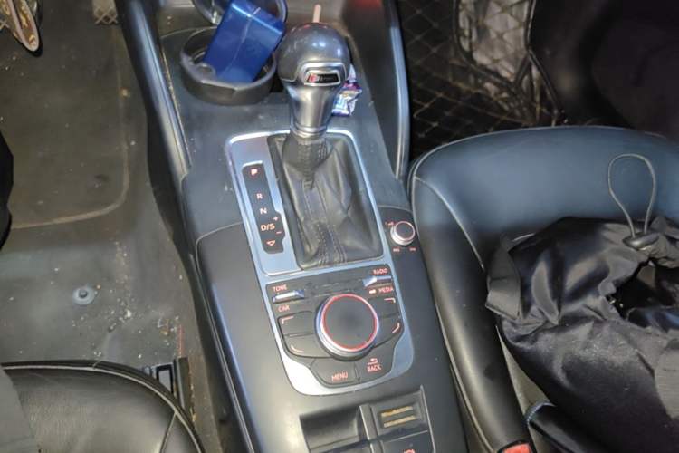Used Audi A3 2014 Limousine 35 TFSI Automatic Fashion Model Gear Lever