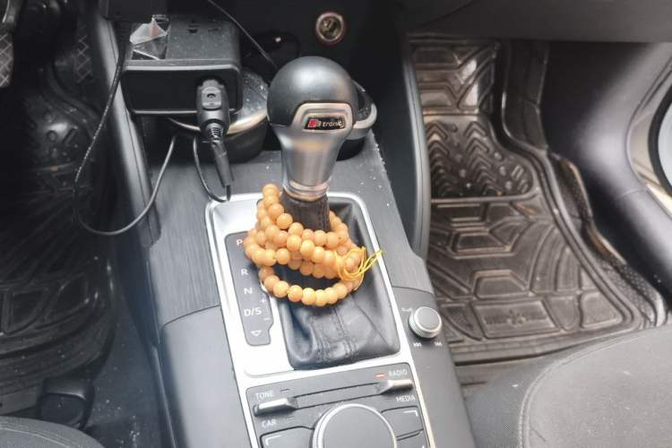 Used Audi A3 2014 Limousine 35 TFSI Automatic Advanced Model Gear Lever