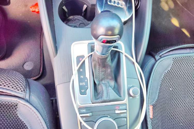 Used Audi A3 2014 Limousine 35 TFSI Automatic Fashion Model Gear Lever