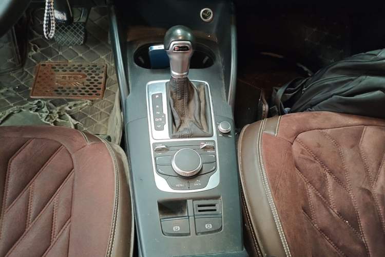 Used Audi A3 2014 Limousine 35 TFSI Automatic Advanced Model Gear Lever
