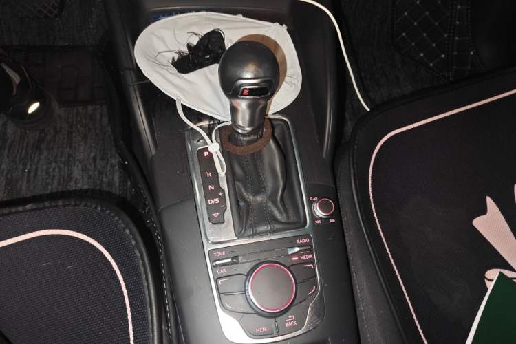 Used Audi A3 2014 Limousine 35 TFSI Automatic Fashion Model Gear Lever