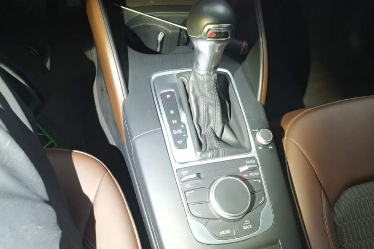 Used Audi A3 2014 Limousine 40 TFSI S line Comfort Model Gear Lever