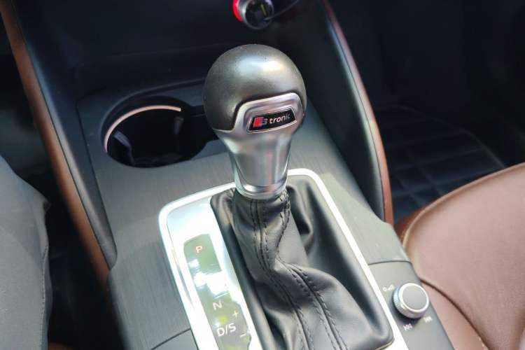 Used Audi A3 2014 Sportback 35 TFSI Automatic Comfort Model Gear Lever