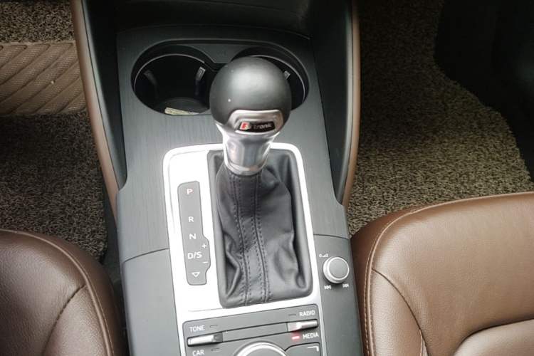 Used Audi A3 2014 Sportback 35 TFSI Automatic Comfort Model Gear Lever
