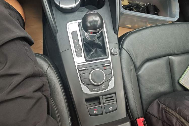 Used Audi A3 2014 Limousine 35 TFSI Automatic Comfort Model Gear Lever