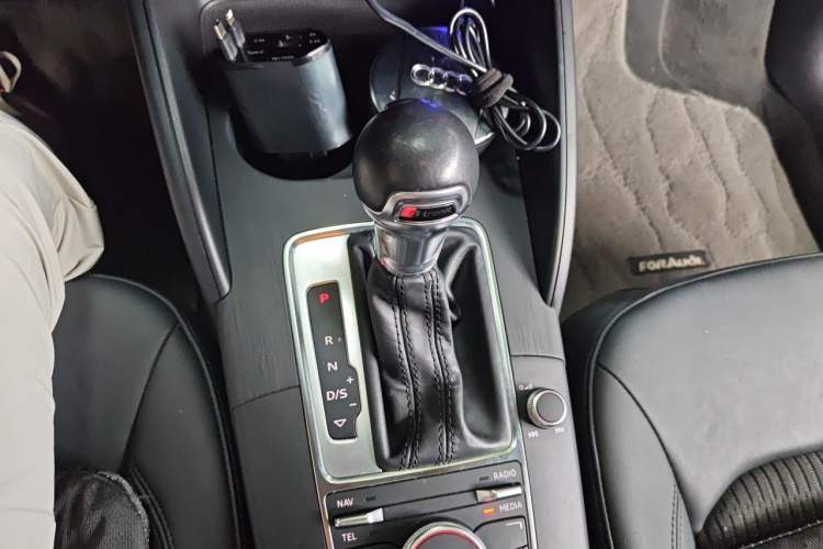 Used Audi A3 2014 Limousine 40 TFSI S line Comfort Model Gear Lever