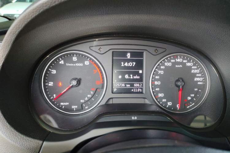 Used Audi A3 2014 Limousine 35 TFSI Automatic Advanced Model Instrument Cluster