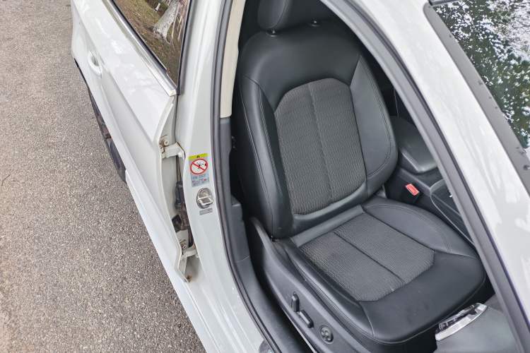 Used Audi A3 2014 Limousine 40 TFSI S line Comfort Model Interior 11