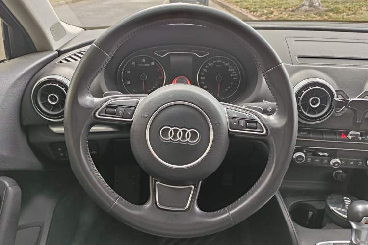 Used Audi A3 2014 Limousine 40 TFSI S line Comfort Model Interior 2