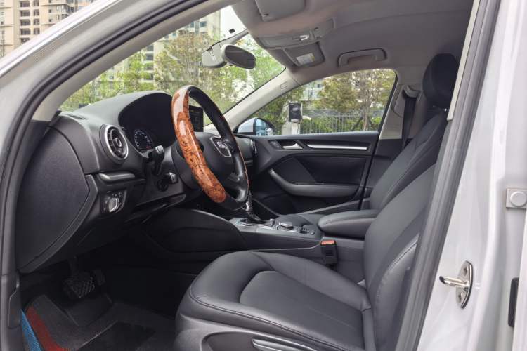 Used Audi A3 2014 Sportback 35 TFSI Automatic Ambition Edition Interior 2