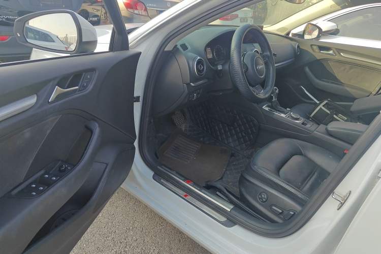 Used Audi A3 2014 Sportback 35 TFSI Automatic Style Edition Interior 3
