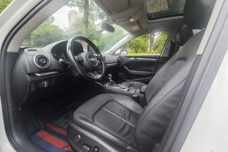 Used Audi A3 2014 Limousine 35 TFSI Automatic Comfort Model Interior 3