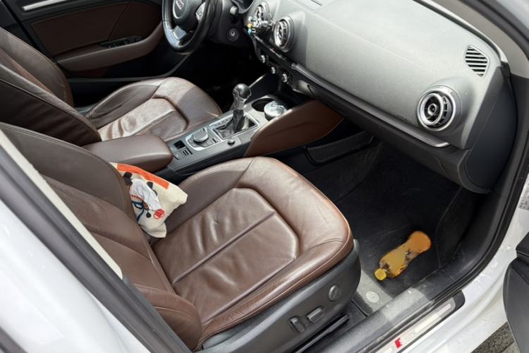 Used Audi A3 2014 Limousine 35 TFSI Automatic Comfort Model Interior 4
