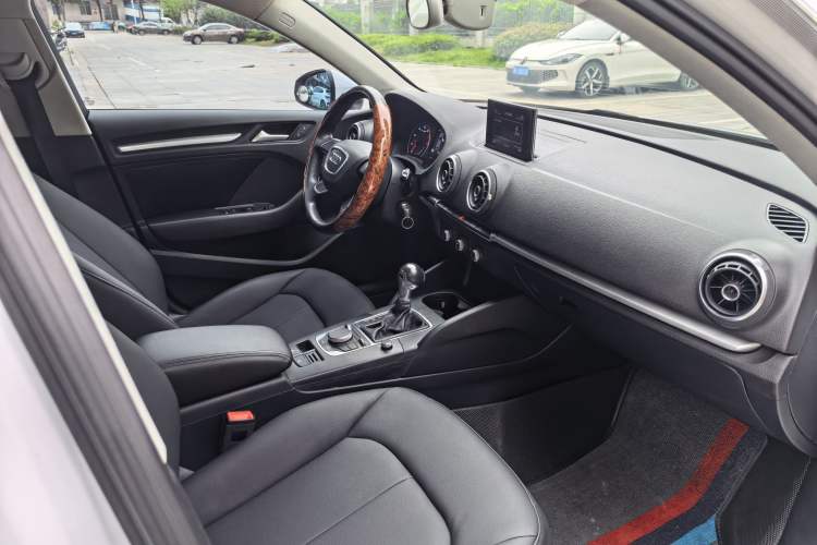 Used Audi A3 2014 Sportback 35 TFSI Automatic Ambition Edition Interior 4