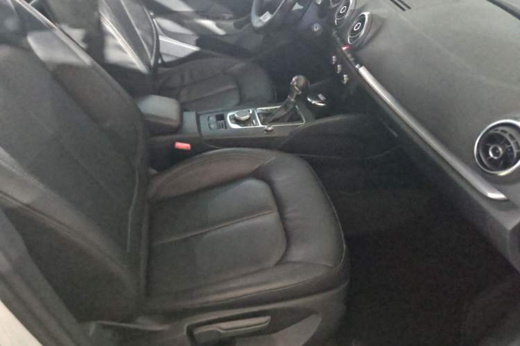 Used Audi A3 2014 Sportback 35 TFSI Automatic Style Edition Interior 4