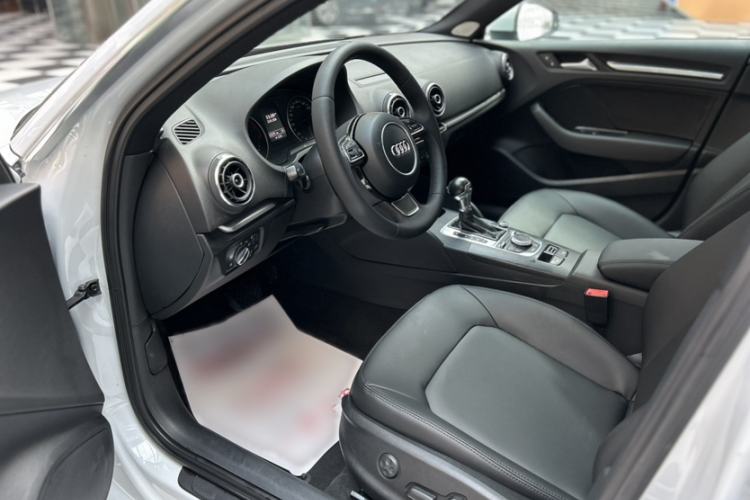 Used Audi A3 2014 Sportback 35 TFSI Automatic Comfort Model Interior 4