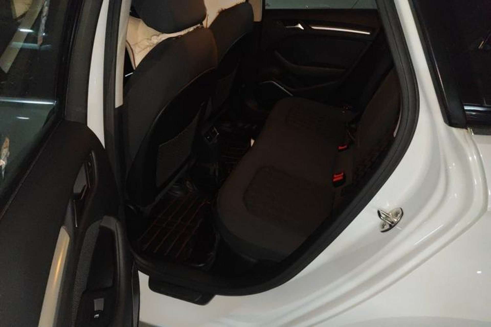 Used Audi A3 2014 Sportback 35 TFSI Automatic Ambition Edition Interior 4