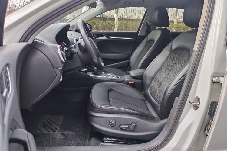 Used Audi A3 2014 Limousine 40 TFSI S line Comfort Model Interior 5