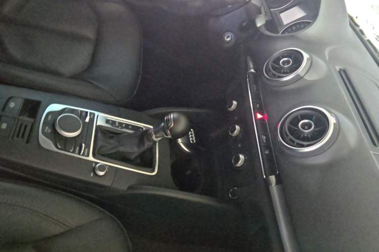 Used Audi A3 2014 Sportback 35 TFSI Automatic Style Edition Interior 5