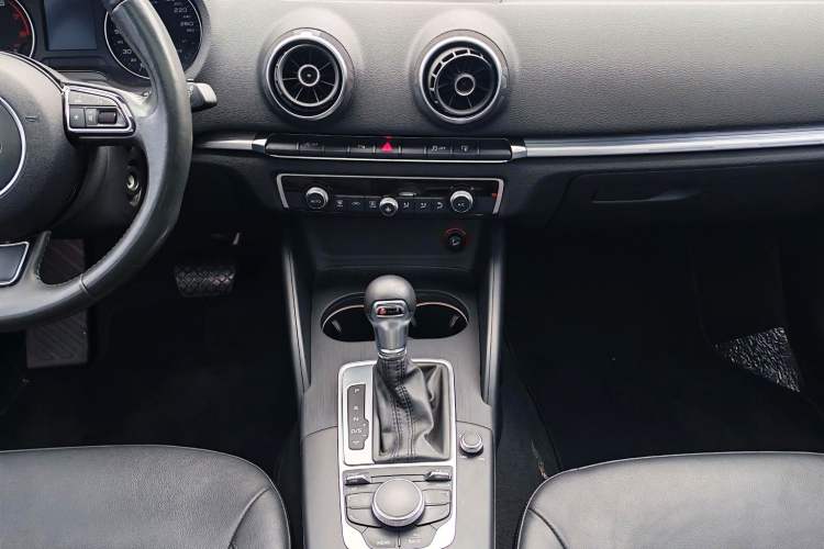 Used Audi A3 2014 Sportback 35 TFSI Automatic Comfort Model Interior 7