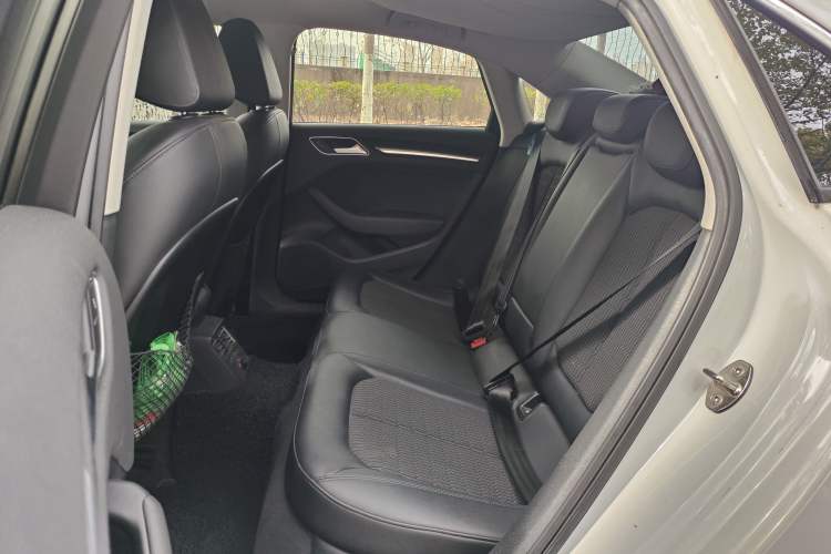 Used Audi A3 2014 Limousine 40 TFSI S line Comfort Model Interior 7