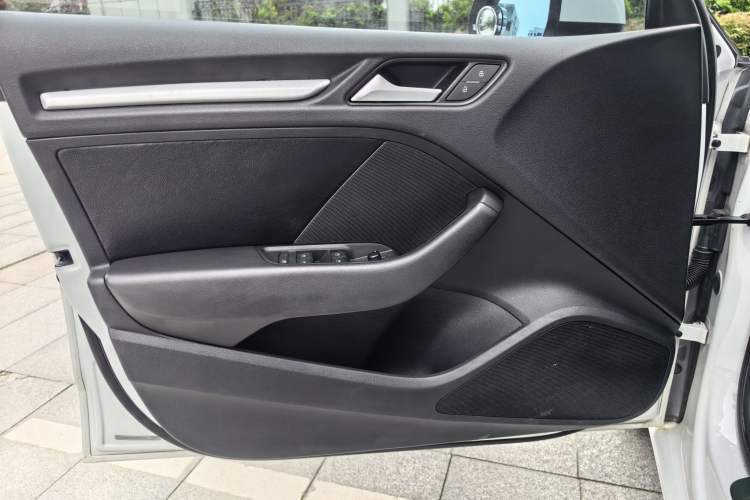 Used Audi A3 2014 Sportback 35 TFSI Automatic Ambition Edition Interior 8