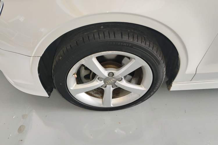 Used Audi A3 2014 Limousine 40 TFSI S line Luxury Model Left Front Wheel Hub