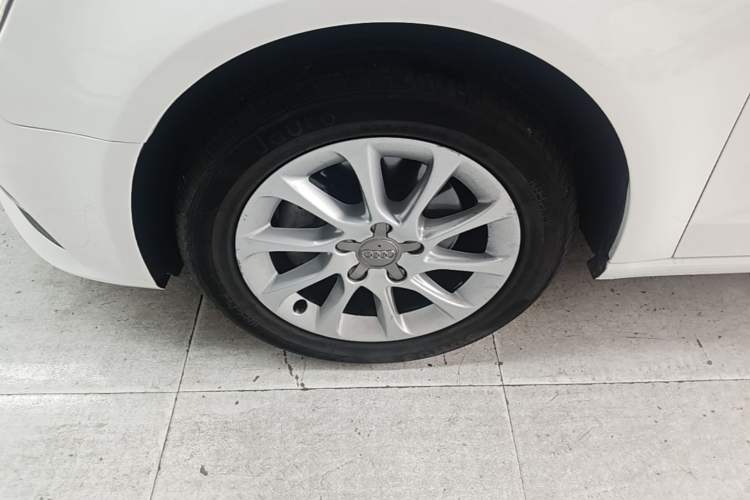 Used Audi A3 2014 Sportback 35 TFSI Automatic Style Edition Left Front Wheel Hub