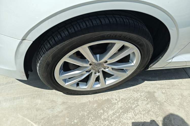 Used Audi A3 2014 Limousine 35 TFSI Automatic Comfort Model Left Front Wheel Hub