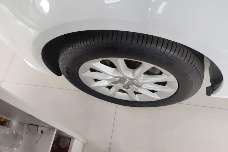 Used Audi A3 2014 Sportback 35 TFSI Automatic Style Edition Left Front Wheel Hub