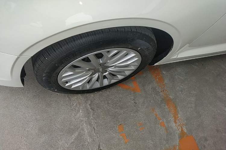Used Audi A3 2014 Limousine 35 TFSI Automatic Advanced Model Left Front Wheel Hub