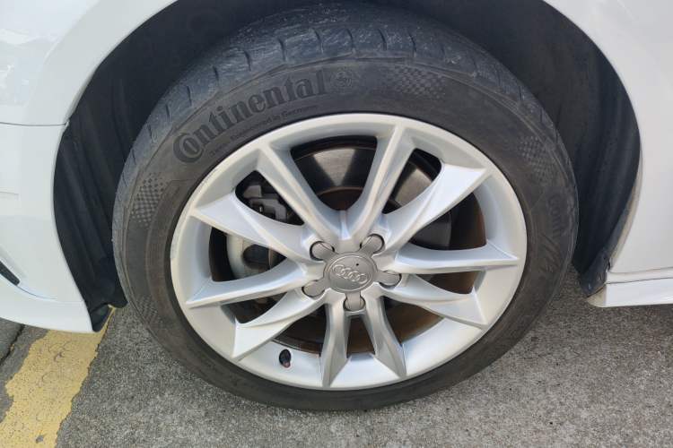 Used Audi A3 2014 Sportback 40 TFSI S line Comfort Model Left Front Wheel Hub