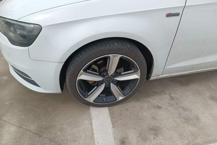 Used Audi A3 2014 Sportback 35 TFSI Automatic Style Edition Left Front Wheel Hub