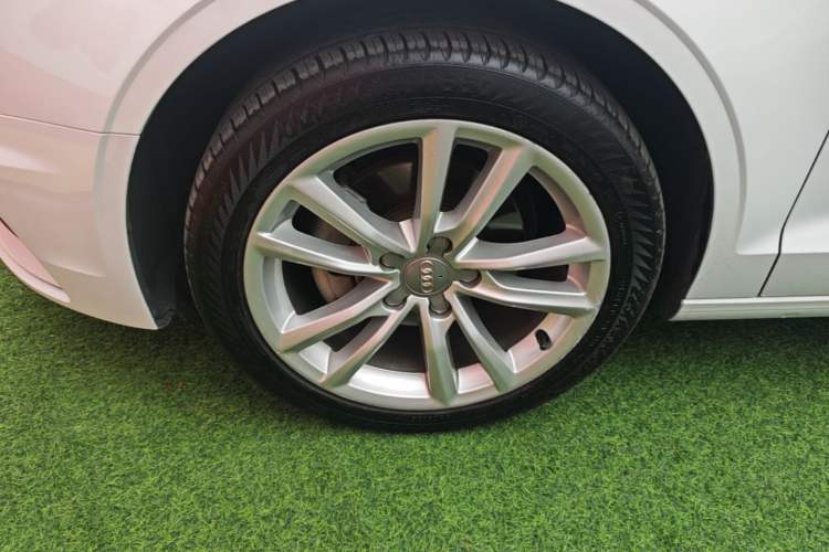Used Audi A3 2014 Limousine 35 TFSI Automatic Comfort Model Left Front Wheel Hub