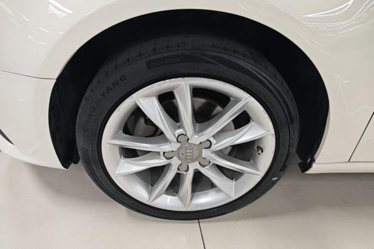 Used Audi A3 2014 Sportback 35 TFSI Automatic Comfort Model Left Front Wheel Hub
