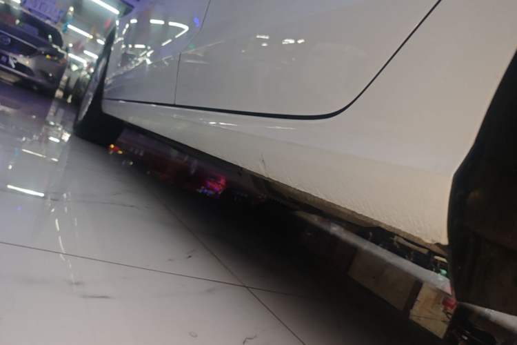 Used Audi A3 2014 Limousine 35 TFSI Automatic Fashion Model Left Side Sill