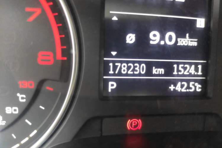 Used Audi A3 2014 Limousine 35 TFSI Automatic Comfort Model Odometer Close Up
