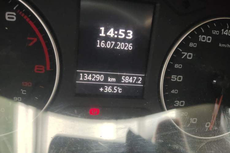 Used Audi A3 2014 Limousine 35 TFSI Automatic Fashion Model Odometer Close Up