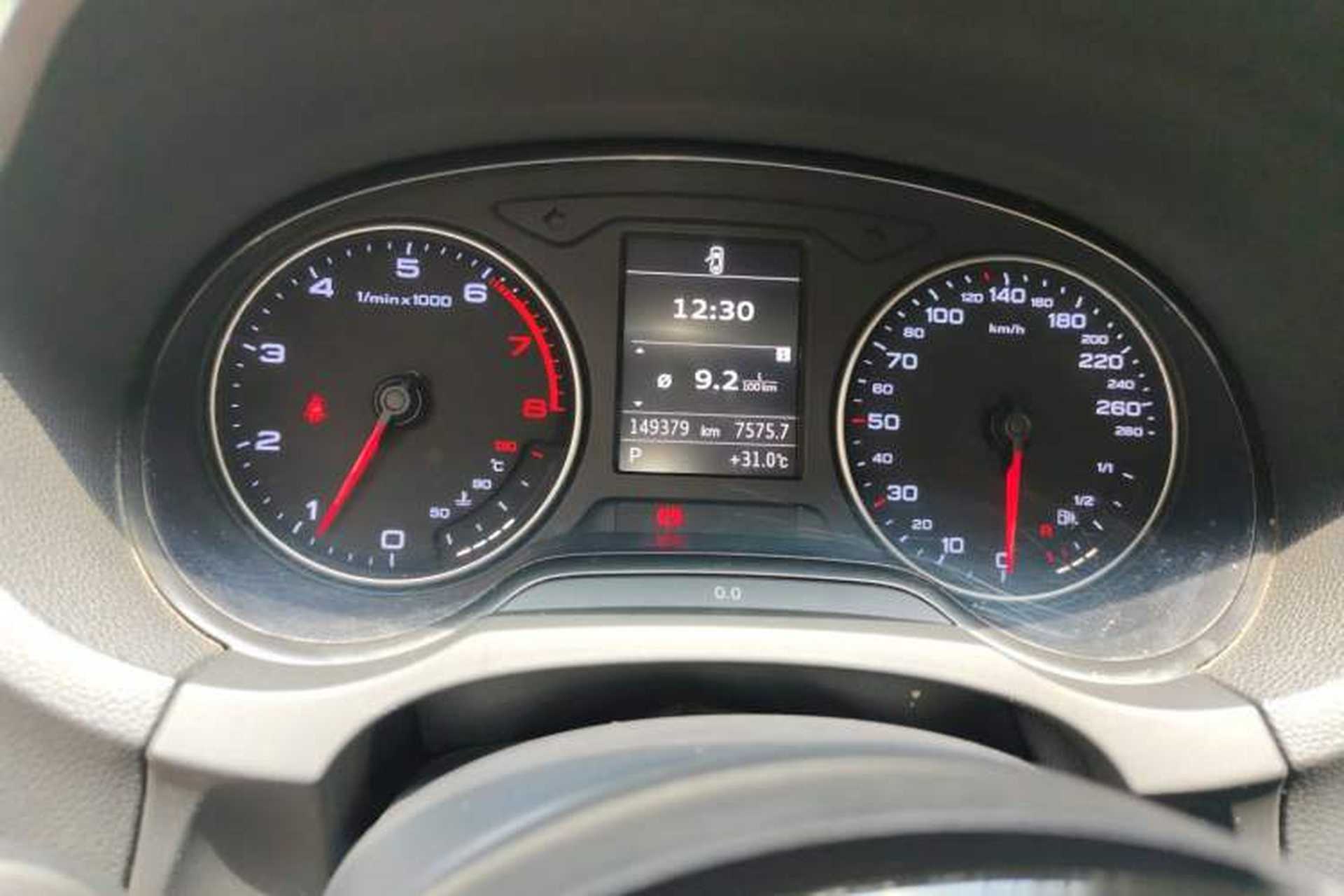 Used Audi A3 2014 Limousine 35 TFSI Automatic Fashion Model Odometer Close Up
