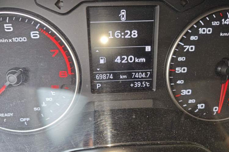 Used Audi A3 2014 Limousine 35 TFSI Automatic Advanced Model Odometer Close Up
