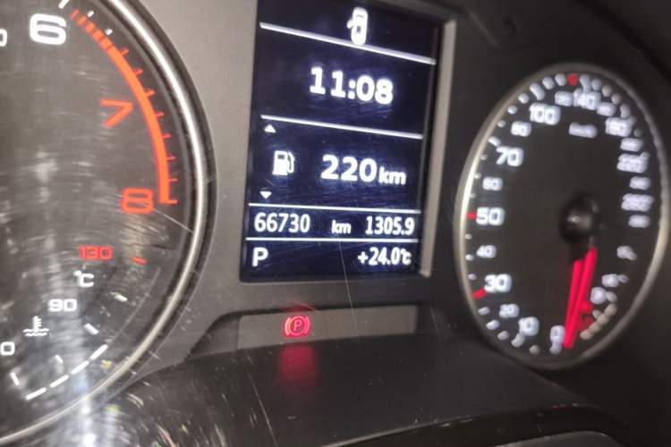 Used Audi A3 2014 Limousine 35 TFSI Automatic Comfort Model Odometer Close Up