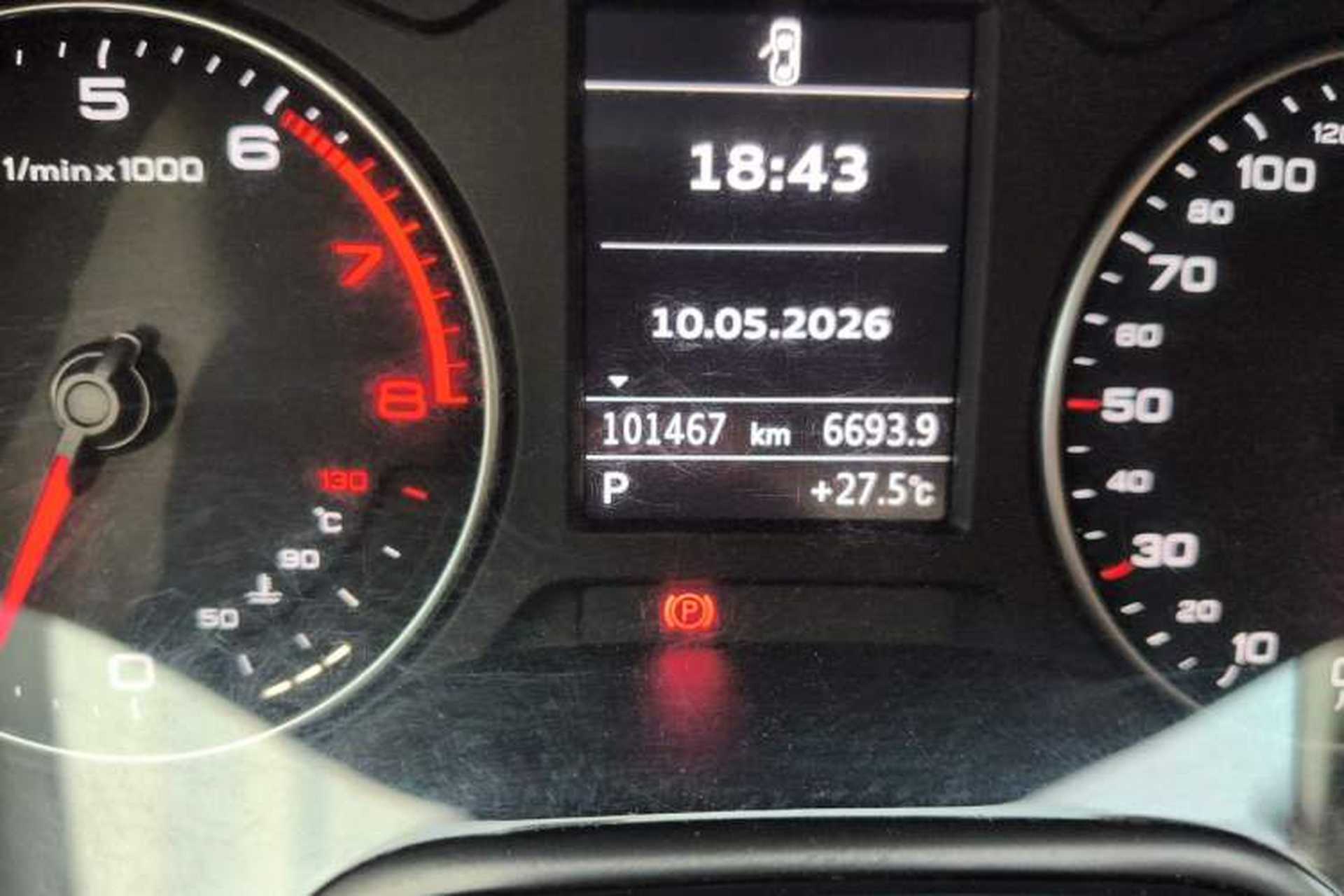 Used Audi A3 2014 Limousine 35 TFSI Automatic Fashion Model Odometer Close Up