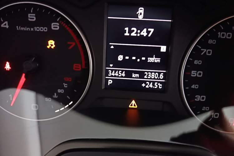 Used Audi A3 2014 Sportback 35 TFSI Automatic Style Edition Odometer Close Up