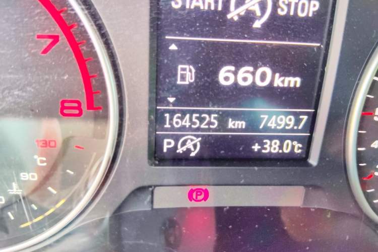 Used Audi A3 2014 Limousine 35 TFSI Automatic Fashion Model Odometer Close Up