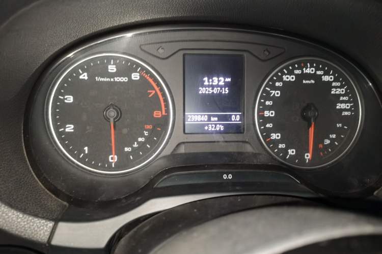 Used Audi A3 2014 Limousine 35 TFSI Automatic Fashion Model Odometer Close Up