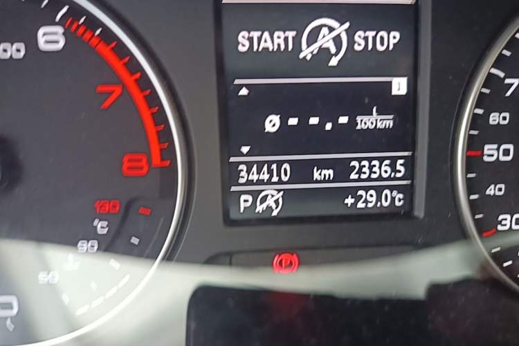 Used Audi A3 2014 Sportback 35 TFSI Automatic Style Edition Odometer Close Up
