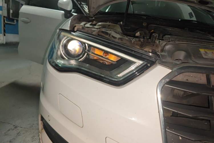 Used Audi A3 2014 Limousine 35 TFSI Automatic Luxury Model Right Front Headlight