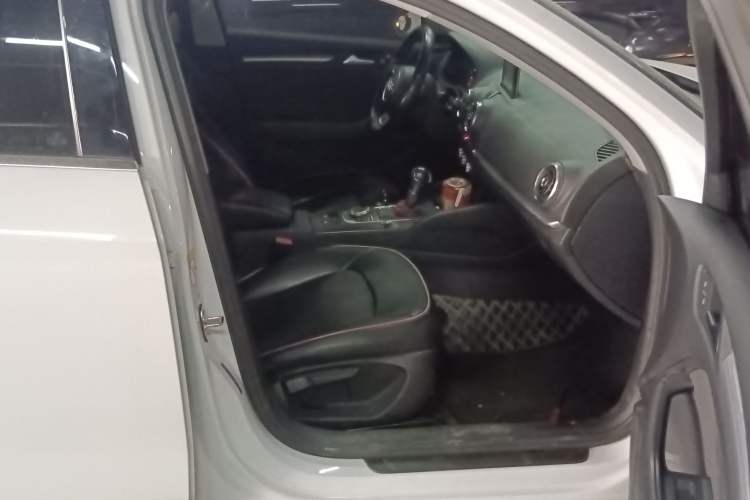 Used Audi A3 2014 Limousine 35 TFSI Automatic Fashion Model Right Front Seat